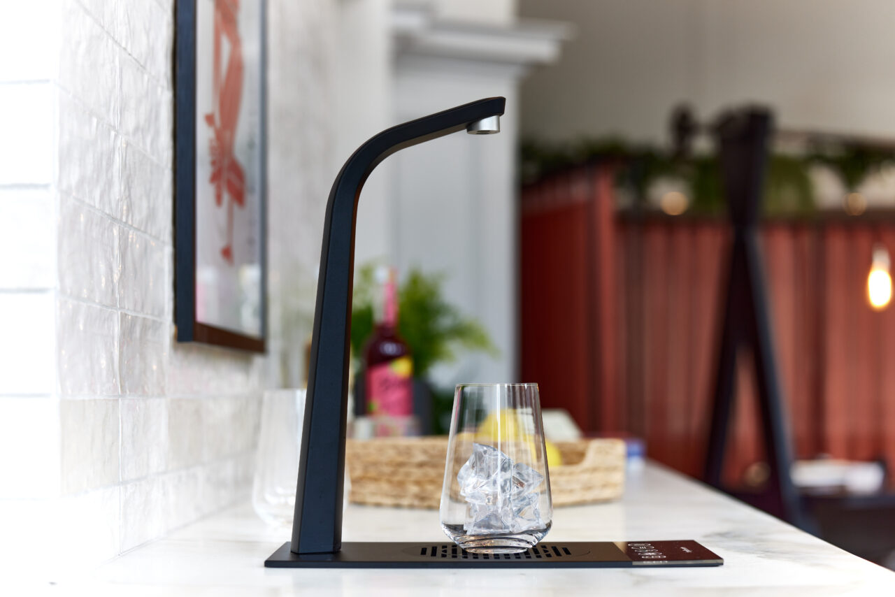 Borg & Overström T3 all black dispensing into a glass