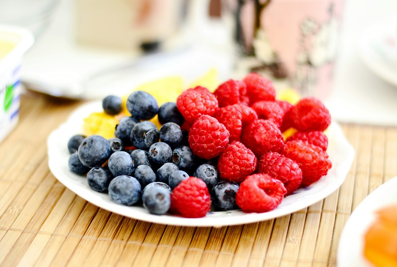 A bowl of berries is one of our favourite healthy snacks with coffee