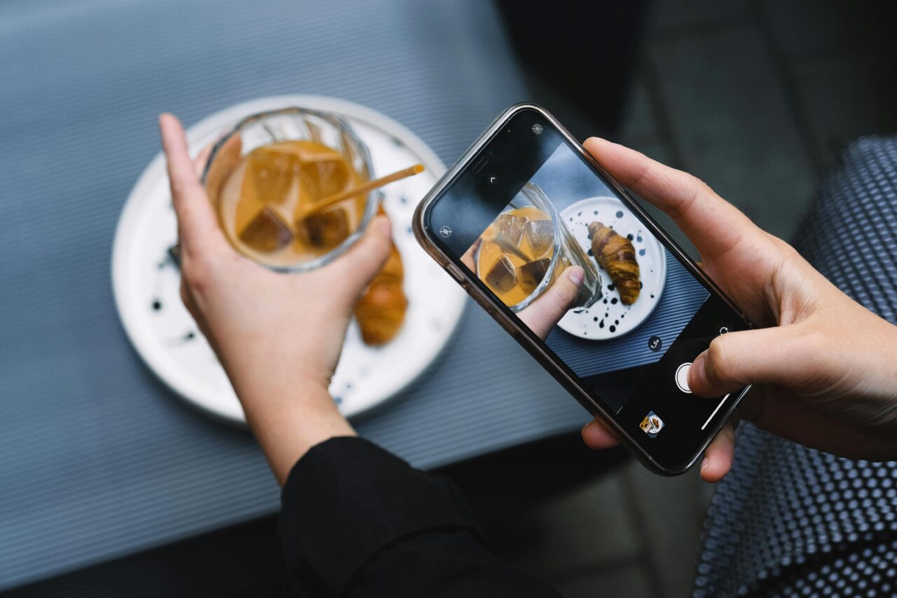social media trends and instagrams link to the iced coffee craze and success