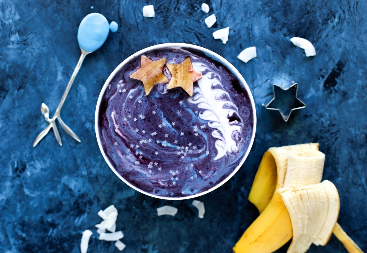 fun instagram coffee trends such as the galaxy latte and galaxy iced coffee drinks