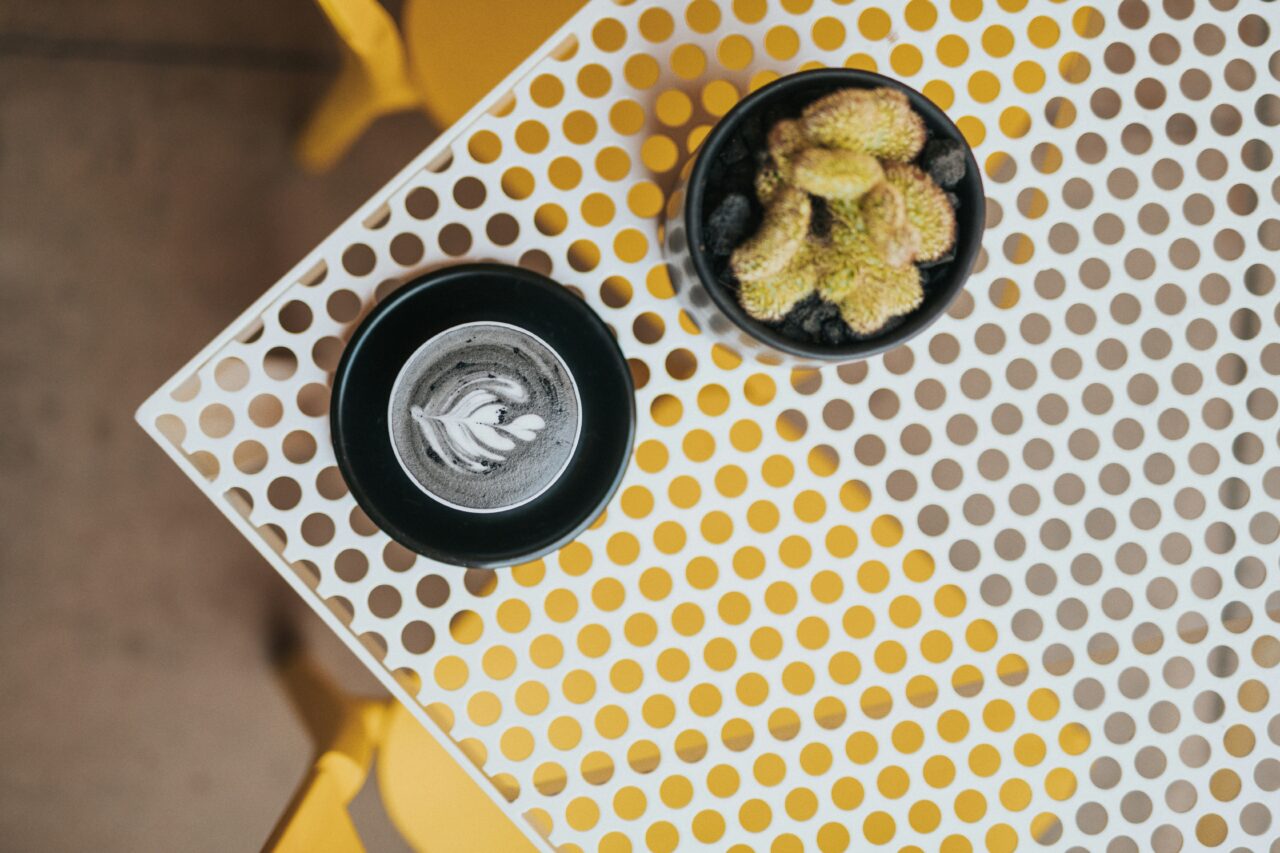 charcoal coffee lattes and more as a new instagram coffee trend and global coffee trend