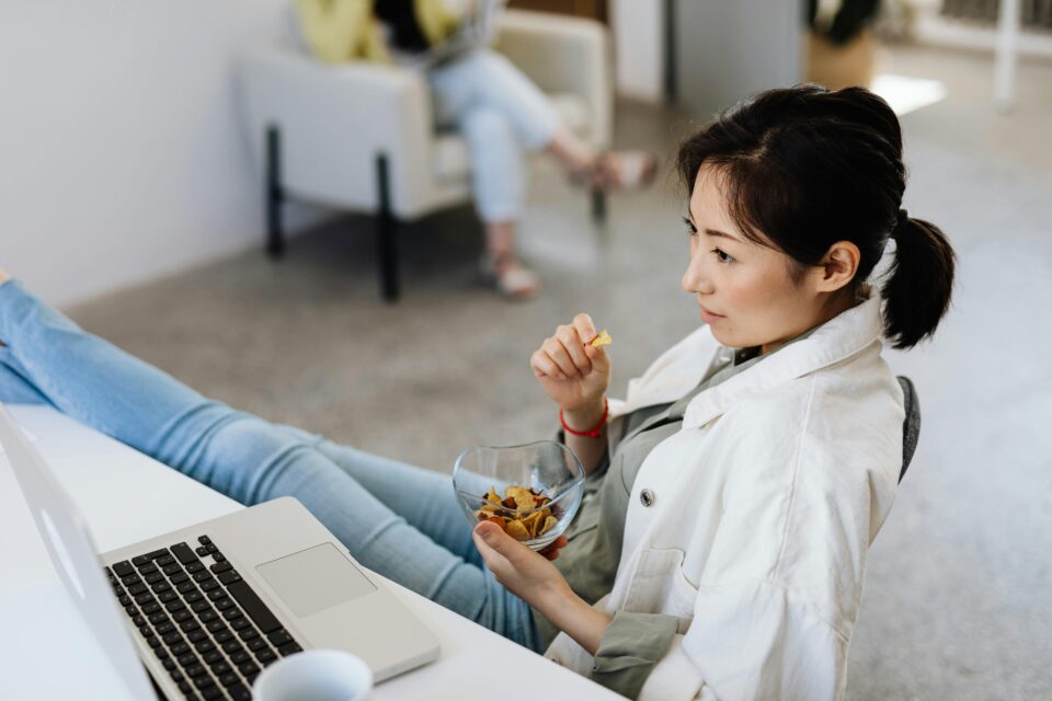 healthy vending machine snacks that you can get from a healthy snack vending machine wherever you are to fulfil your savoury cravings