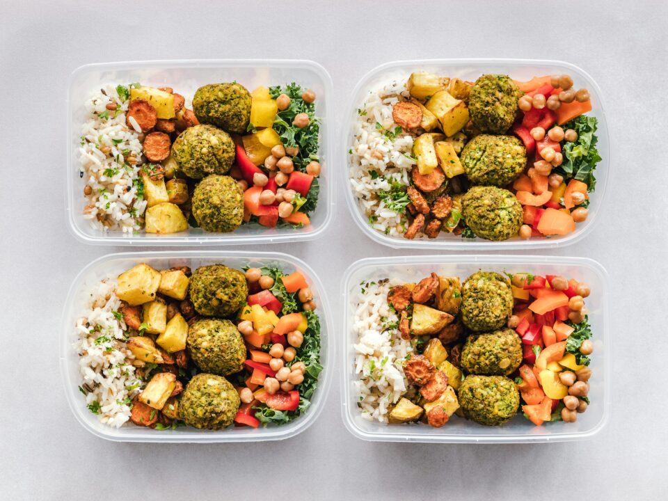 Healthy meal providing night shifts with workplace nutrition