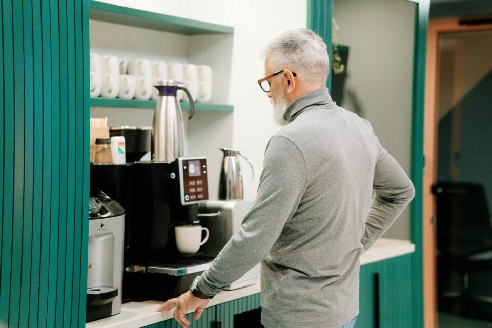 touchless coffee machines for businesses, offices and public spaces